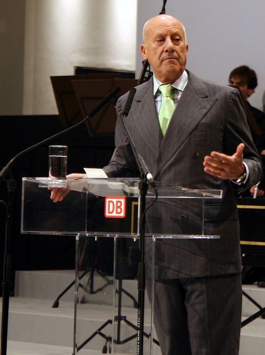 Portrait of Norman Foster